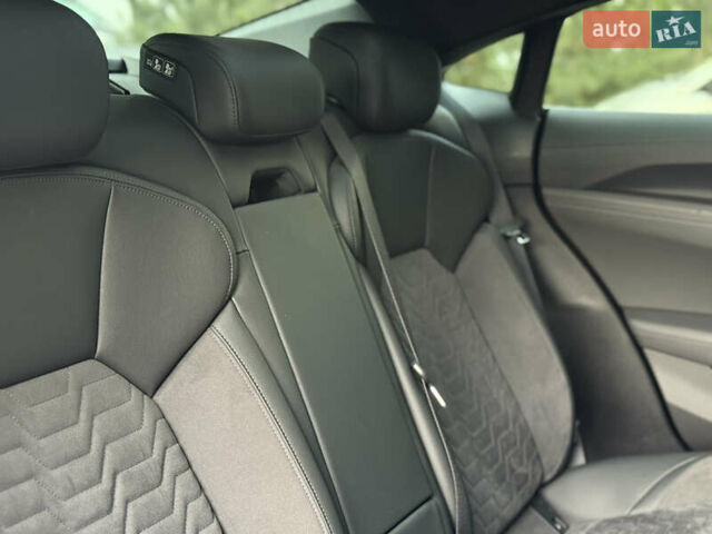 Черный Ауди e-tron GT, объемом двигателя 0 л и пробегом 31 тыс. км за 50000 $, фото 44 на Automoto.ua