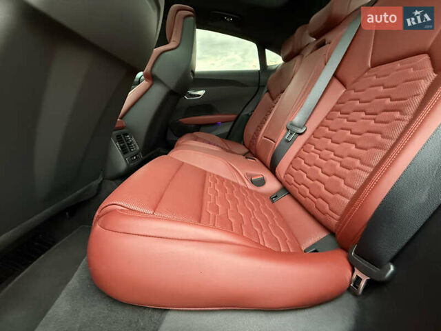 Черный Ауди e-tron GT, объемом двигателя 0 л и пробегом 93 тыс. км за 52900 $, фото 42 на Automoto.ua