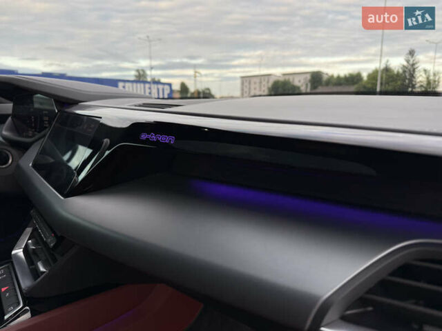 Черный Ауди e-tron GT, объемом двигателя 0 л и пробегом 93 тыс. км за 52900 $, фото 57 на Automoto.ua