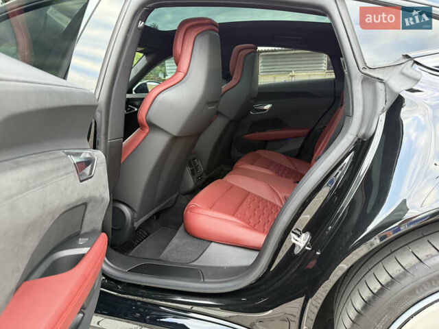 Черный Ауди e-tron GT, объемом двигателя 0 л и пробегом 93 тыс. км за 52900 $, фото 41 на Automoto.ua