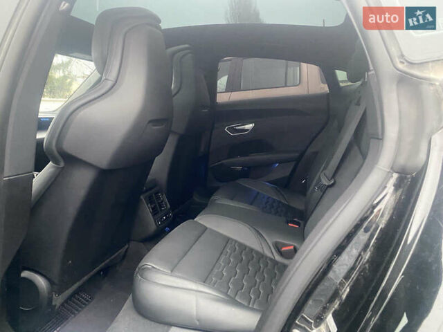 Черный Ауди e-tron GT, объемом двигателя 0 л и пробегом 11 тыс. км за 62000 $, фото 8 на Automoto.ua