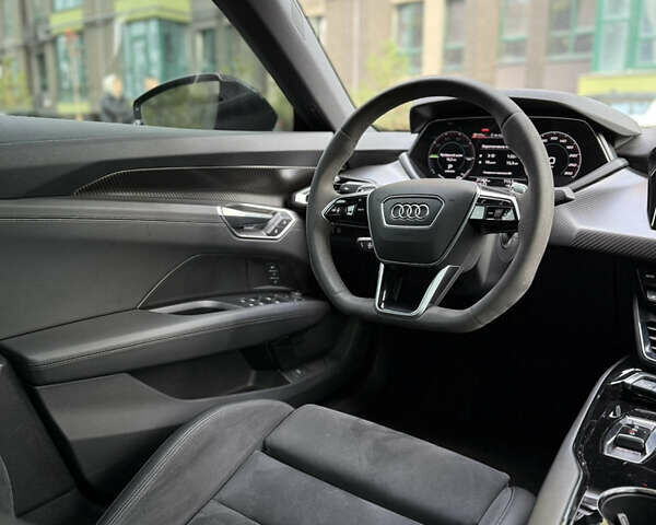 Черный Ауди e-tron GT, объемом двигателя 0 л и пробегом 31 тыс. км за 50000 $, фото 30 на Automoto.ua