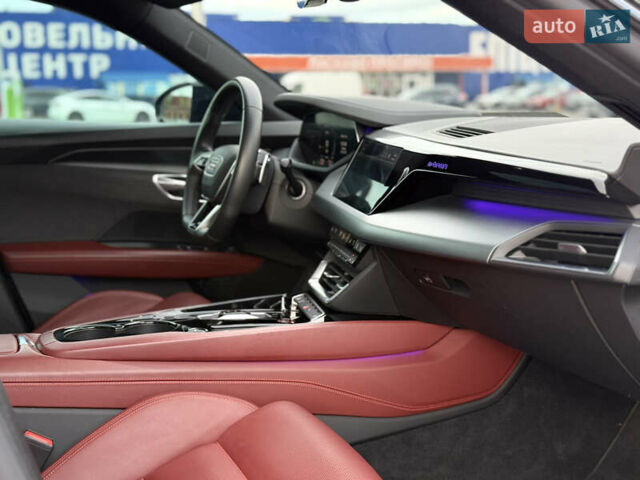Черный Ауди e-tron GT, объемом двигателя 0 л и пробегом 93 тыс. км за 52900 $, фото 58 на Automoto.ua