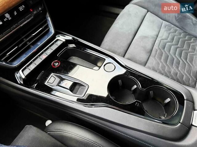 Черный Ауди e-tron GT, объемом двигателя 0 л и пробегом 33 тыс. км за 59900 $, фото 28 на Automoto.ua