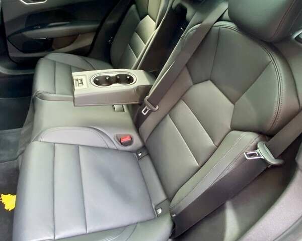 Черный Ауди e-tron GT, объемом двигателя 0 л и пробегом 40 тыс. км за 51450 $, фото 1 на Automoto.ua