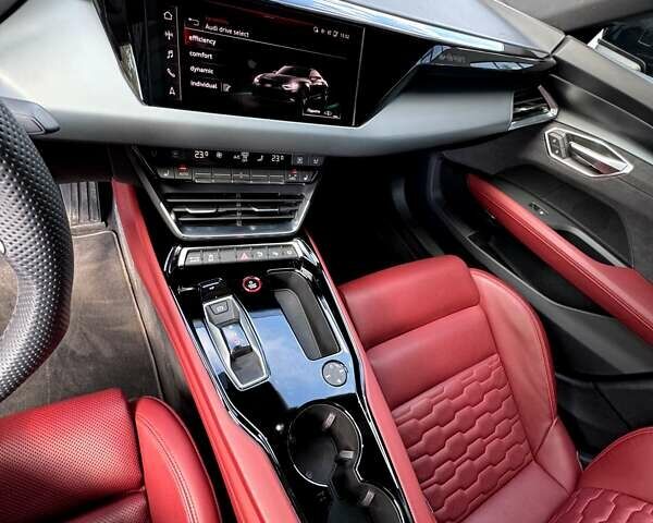 Чорний Ауді e-tron GT, об'ємом двигуна 0 л та пробігом 6 тис. км за 55000 $, фото 8 на Automoto.ua