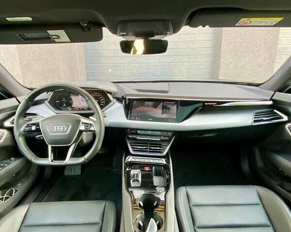 Черный Ауди e-tron GT, объемом двигателя 0 л и пробегом 40 тыс. км за 51450 $, фото 18 на Automoto.ua