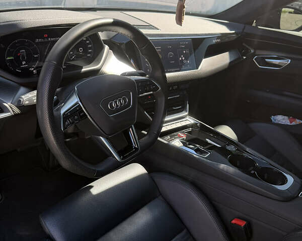 Черный Ауди e-tron GT, объемом двигателя 0 л и пробегом 63 тыс. км за 62500 $, фото 13 на Automoto.ua