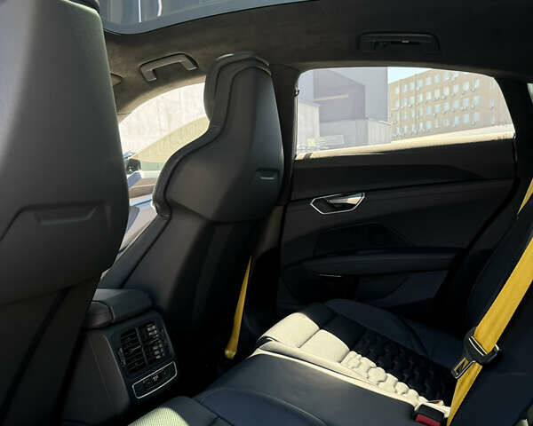 Черный Ауди e-tron GT, объемом двигателя 0 л и пробегом 63 тыс. км за 62500 $, фото 17 на Automoto.ua