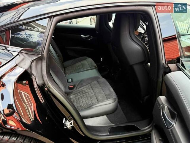 Черный Ауди e-tron GT, объемом двигателя 0 л и пробегом 33 тыс. км за 59900 $, фото 38 на Automoto.ua
