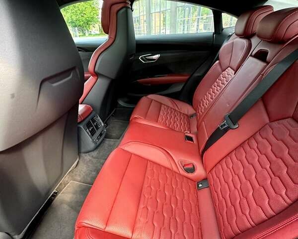 Чорний Ауді e-tron GT, об'ємом двигуна 0 л та пробігом 6 тис. км за 55000 $, фото 10 на Automoto.ua