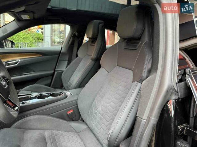Черный Ауди e-tron GT, объемом двигателя 0 л и пробегом 33 тыс. км за 59900 $, фото 16 на Automoto.ua
