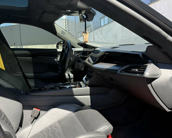 Черный Ауди e-tron GT, объемом двигателя 0 л и пробегом 63 тыс. км за 62500 $, фото 15 на Automoto.ua