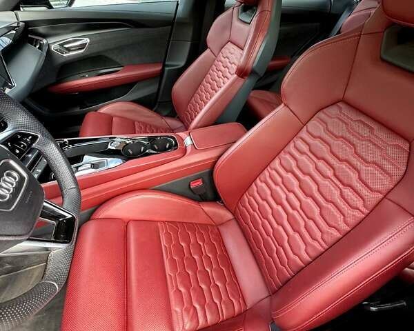 Чорний Ауді e-tron GT, об'ємом двигуна 0 л та пробігом 6 тис. км за 55000 $, фото 9 на Automoto.ua