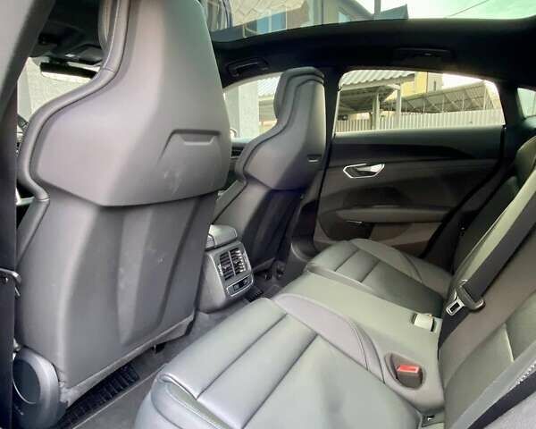 Черный Ауди e-tron GT, объемом двигателя 0 л и пробегом 40 тыс. км за 51450 $, фото 21 на Automoto.ua