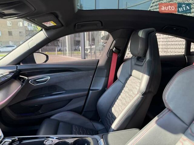 Фиолетовый Ауди e-tron GT, объемом двигателя 0 л и пробегом 24 тыс. км за 85000 $, фото 9 на Automoto.ua
