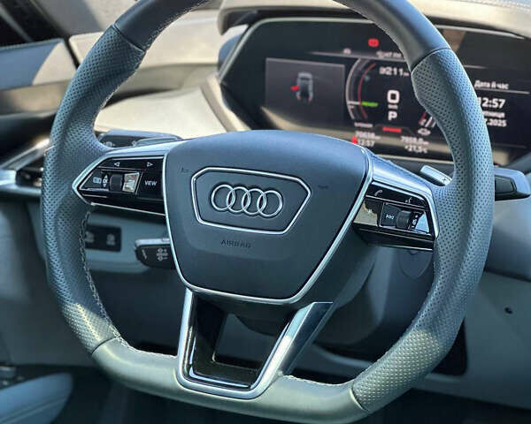 Серый Ауди e-tron GT, объемом двигателя 0 л и пробегом 78 тыс. км за 48000 $, фото 10 на Automoto.ua