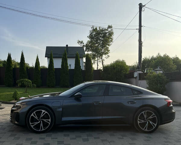 Серый Ауди e-tron GT, объемом двигателя 0 л и пробегом 61 тыс. км за 52000 $, фото 2 на Automoto.ua