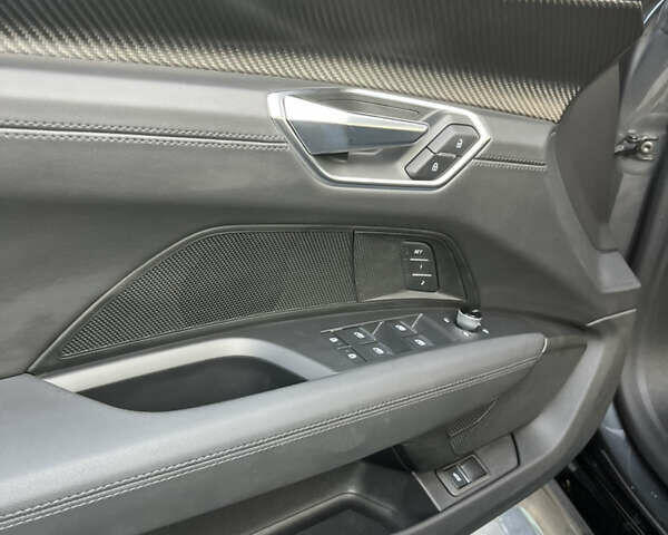 Серый Ауди e-tron GT, объемом двигателя 0 л и пробегом 61 тыс. км за 52000 $, фото 16 на Automoto.ua