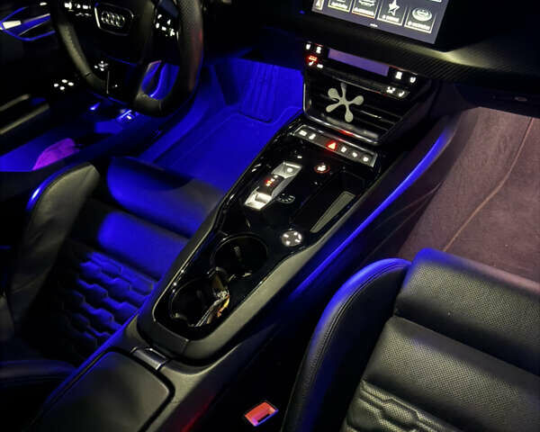 Серый Ауди e-tron GT, объемом двигателя 0 л и пробегом 68 тыс. км за 45500 $, фото 3 на Automoto.ua