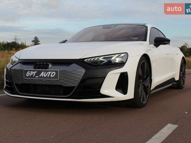 Серый Ауди e-tron GT, объемом двигателя 0 л и пробегом 43 тыс. км за 58800 $, фото 1 на Automoto.ua