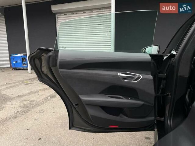 Сірий Ауді e-tron GT, об'ємом двигуна 0 л та пробігом 29 тис. км за 59900 $, фото 80 на Automoto.ua