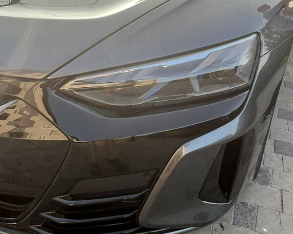 Серый Ауди e-tron GT, объемом двигателя 0 л и пробегом 61 тыс. км за 52000 $, фото 23 на Automoto.ua