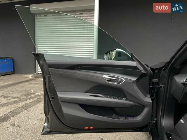 Сірий Ауді e-tron GT, об'ємом двигуна 0 л та пробігом 29 тис. км за 59900 $, фото 79 на Automoto.ua