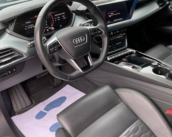 Серый Ауди e-tron GT, объемом двигателя 0 л и пробегом 58 тыс. км за 51499 $, фото 4 на Automoto.ua