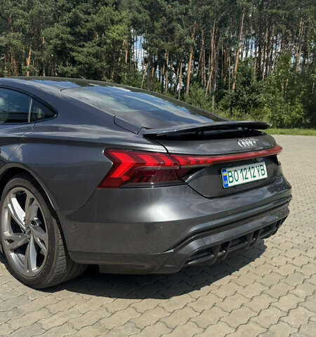 Серый Ауди e-tron GT, объемом двигателя 0 л и пробегом 90 тыс. км за 52800 $, фото 10 на Automoto.ua