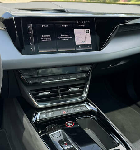 Серый Ауди e-tron GT, объемом двигателя 0 л и пробегом 90 тыс. км за 52800 $, фото 7 на Automoto.ua