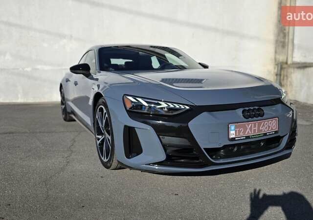 Серый Ауди e-tron GT, объемом двигателя 0 л и пробегом 26 тыс. км за 48500 $, фото 42 на Automoto.ua