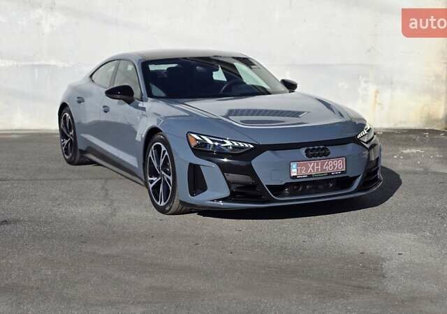Серый Ауди e-tron GT, объемом двигателя 0 л и пробегом 26 тыс. км за 48500 $, фото 32 на Automoto.ua