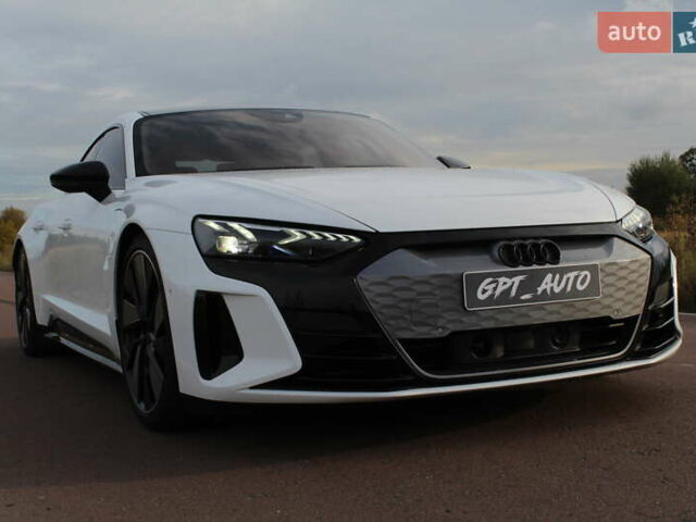 Серый Ауди e-tron GT, объемом двигателя 0 л и пробегом 43 тыс. км за 58800 $, фото 2 на Automoto.ua