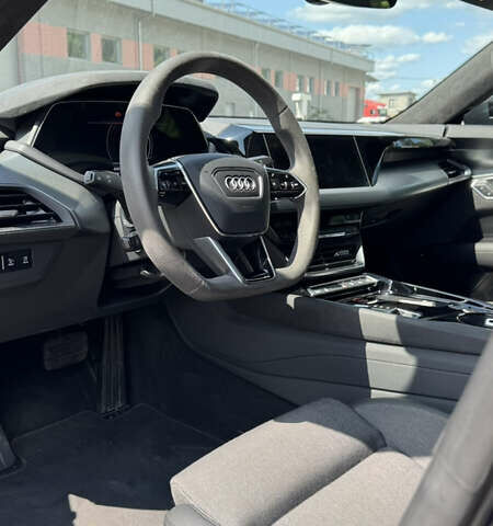 Серый Ауди e-tron GT, объемом двигателя 0 л и пробегом 90 тыс. км за 54500 $, фото 5 на Automoto.ua