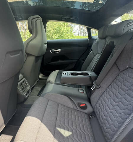 Серый Ауди e-tron GT, объемом двигателя 0 л и пробегом 90 тыс. км за 52800 $, фото 16 на Automoto.ua