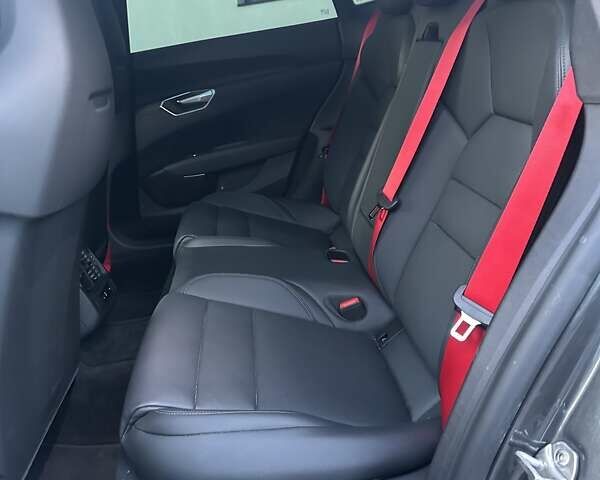 Серый Ауди e-tron GT, объемом двигателя 0 л и пробегом 38 тыс. км за 44500 $, фото 26 на Automoto.ua