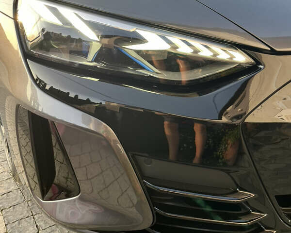 Серый Ауди e-tron GT, объемом двигателя 0 л и пробегом 61 тыс. км за 52000 $, фото 24 на Automoto.ua