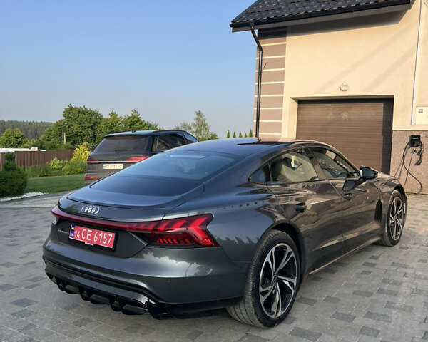 Серый Ауди e-tron GT, объемом двигателя 0 л и пробегом 61 тыс. км за 52000 $, фото 5 на Automoto.ua