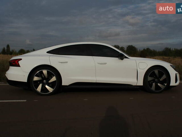 Серый Ауди e-tron GT, объемом двигателя 0 л и пробегом 43 тыс. км за 58800 $, фото 4 на Automoto.ua