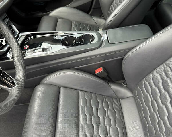 Серый Ауди e-tron GT, объемом двигателя 0 л и пробегом 68 тыс. км за 45500 $, фото 7 на Automoto.ua