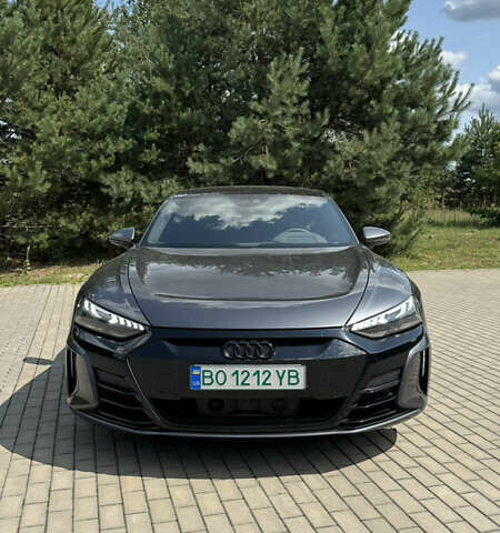 Серый Ауди e-tron GT, объемом двигателя 0 л и пробегом 90 тыс. км за 52800 $, фото 1 на Automoto.ua