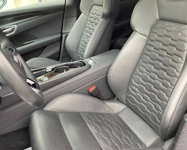 Серый Ауди e-tron GT, объемом двигателя 0 л и пробегом 58 тыс. км за 51499 $, фото 6 на Automoto.ua