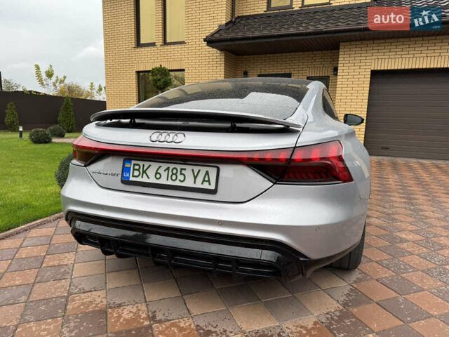 Серый Ауди e-tron GT, объемом двигателя 0 л и пробегом 68 тыс. км за 45500 $, фото 13 на Automoto.ua