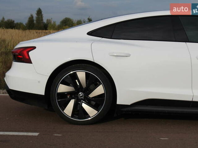 Серый Ауди e-tron GT, объемом двигателя 0 л и пробегом 43 тыс. км за 58800 $, фото 5 на Automoto.ua