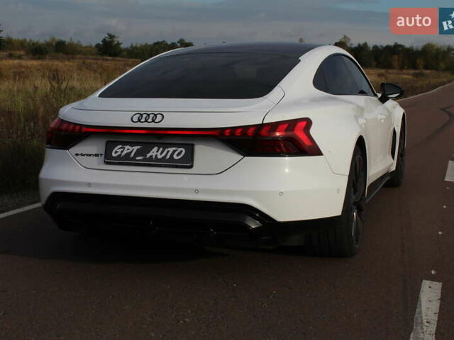 Серый Ауди e-tron GT, объемом двигателя 0 л и пробегом 43 тыс. км за 58800 $, фото 8 на Automoto.ua