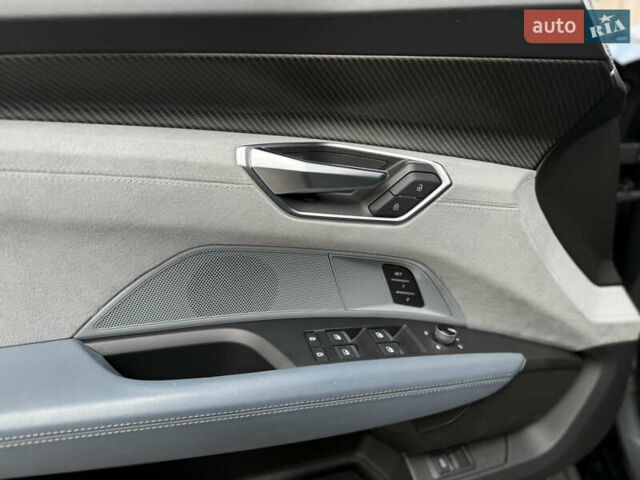 Серый Ауди e-tron GT, объемом двигателя 0 л и пробегом 94 тыс. км за 48900 $, фото 24 на Automoto.ua