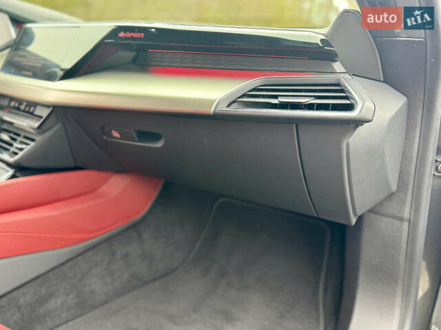 Серый Ауди e-tron GT, объемом двигателя 0 л и пробегом 40 тыс. км за 64000 $, фото 25 на Automoto.ua