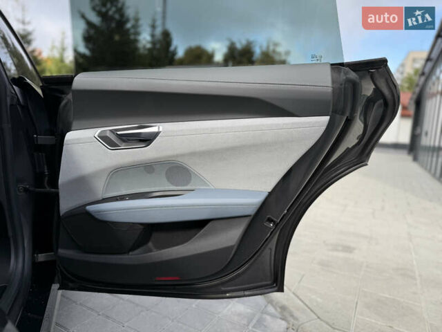 Серый Ауди e-tron GT, объемом двигателя 0 л и пробегом 94 тыс. км за 48900 $, фото 53 на Automoto.ua