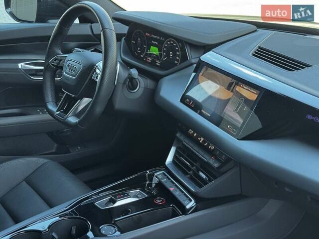 Серый Ауди e-tron GT, объемом двигателя 0 л и пробегом 51 тыс. км за 58900 $, фото 36 на Automoto.ua